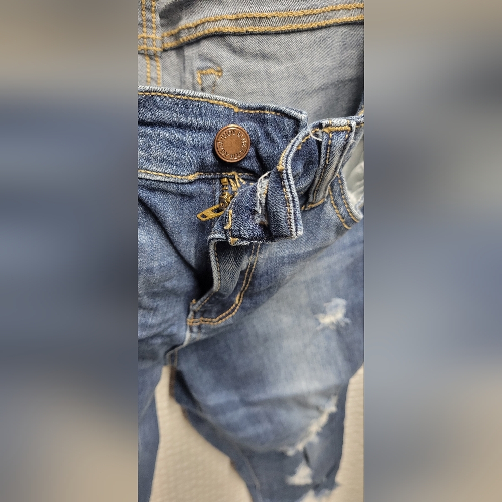 Judy Blue Distressed Skinny Jean Capris - Picture 4 of 6